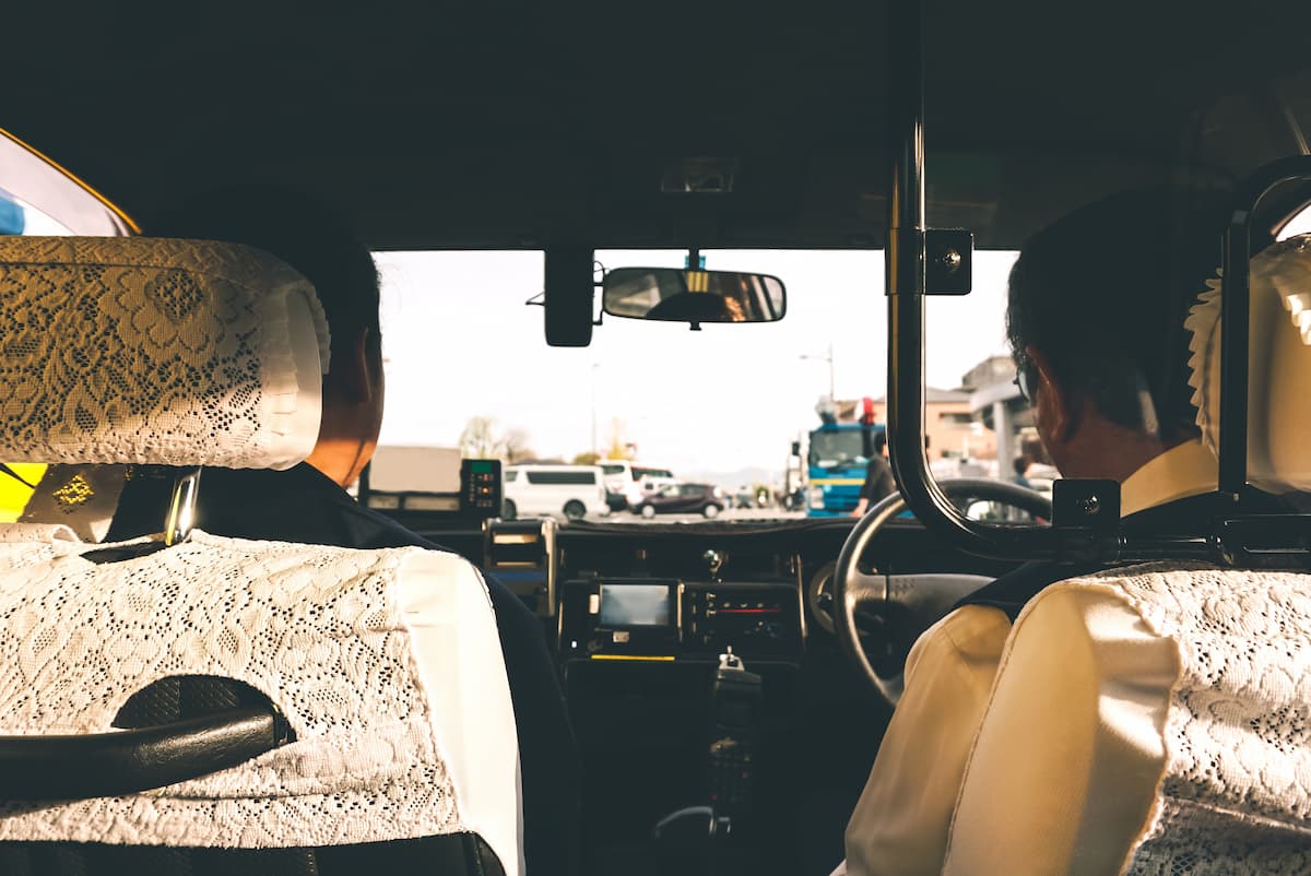 【最新版】外国人タクシードライバー就職ガイド 教えてQ&A